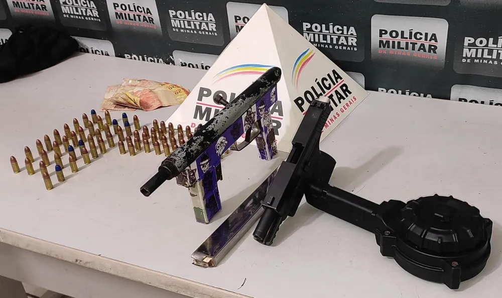 Armas e munições apreendidas pela PM — Foto: Polícia Militar