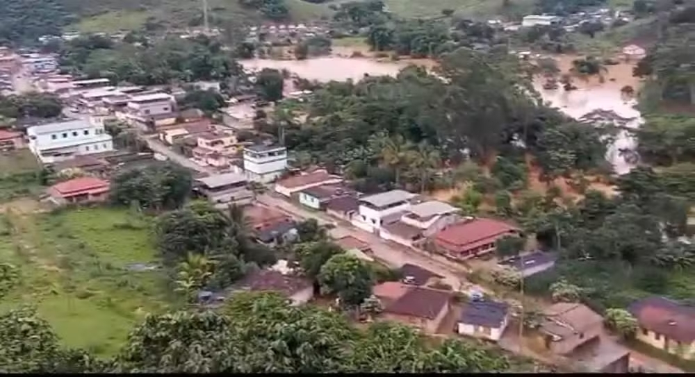 Cidade de Mutum registrou diversos pontos de alagamento nesta semana — Foto: Redes Sociais